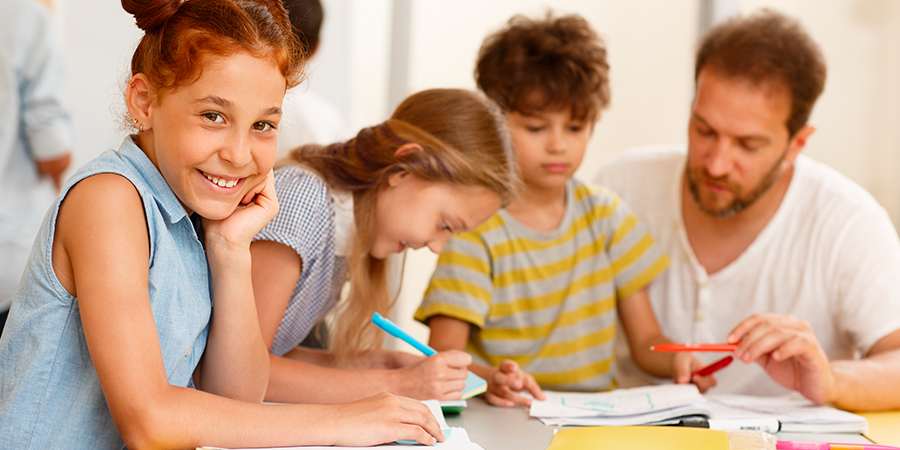 alunos estudando inglês 